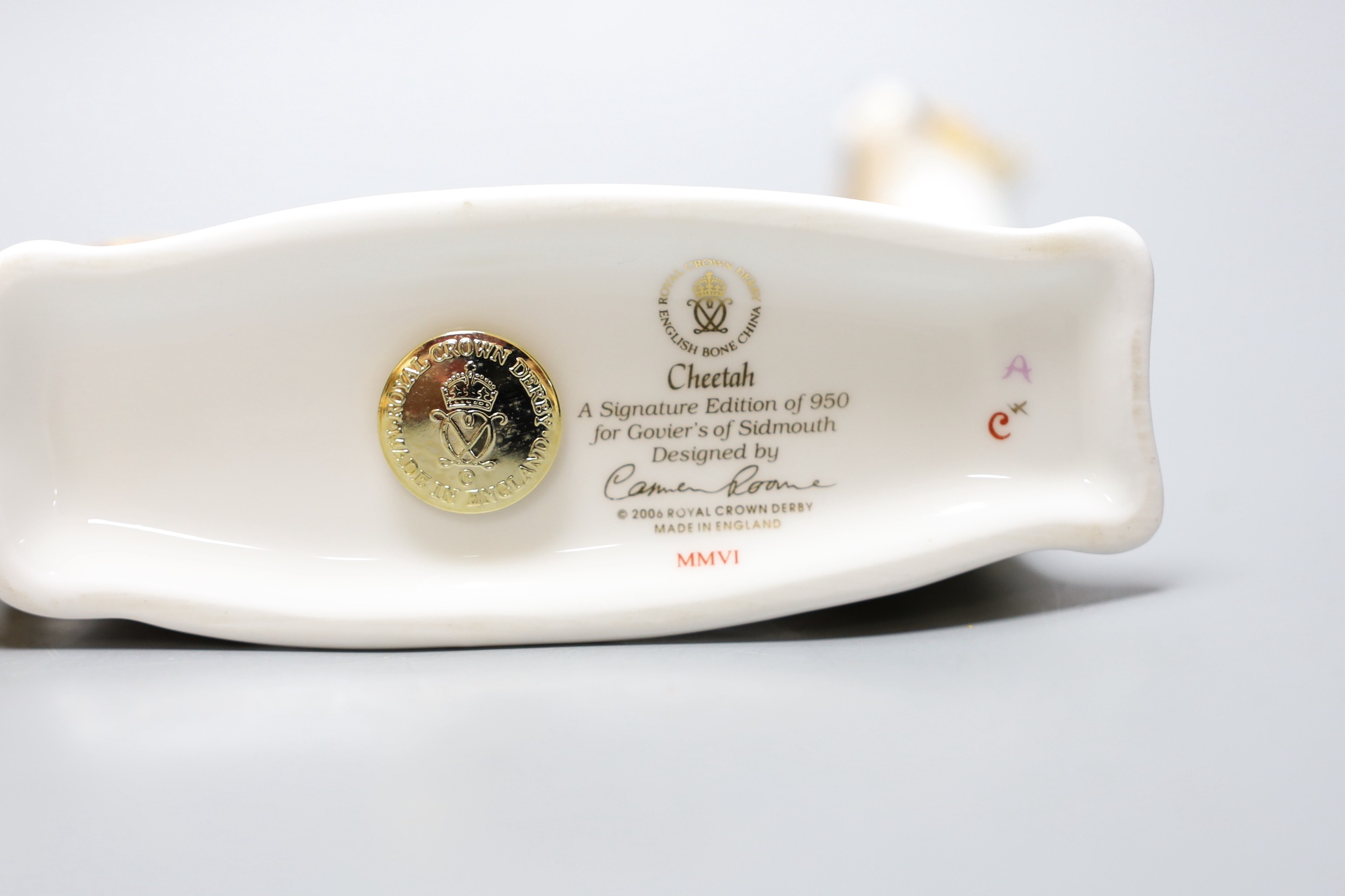Three Royal Crown Derby paperweights - Cheetah, gold stopper, boxed with certificate, Cheetah Daddy, gold stopper, boxed with certificate and Cheetah Cub, gold stopper, boxed with certificate